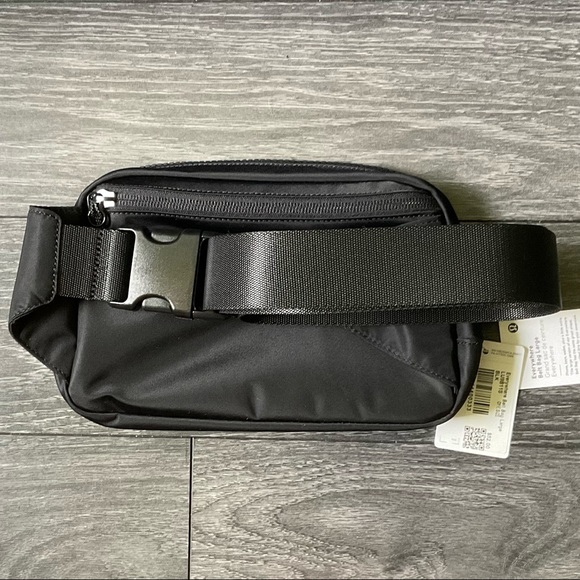 New Release Lululemon Large Everywhere Belt Bag Black EBB Fanny Pack NWT - Picture 10 of 12